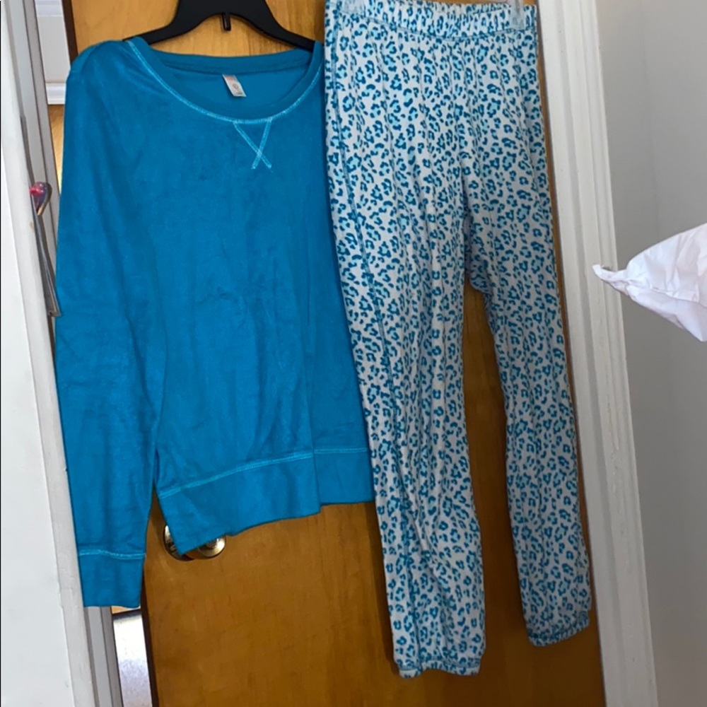 Flirtude pajama top and bottom